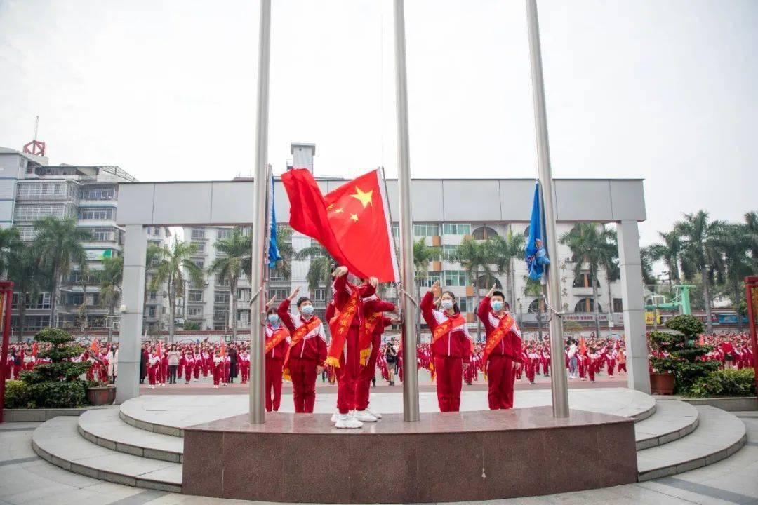 云南8岁小女孩，因溜索过江求学火遍全国，16年后，她的选择让所有人意外